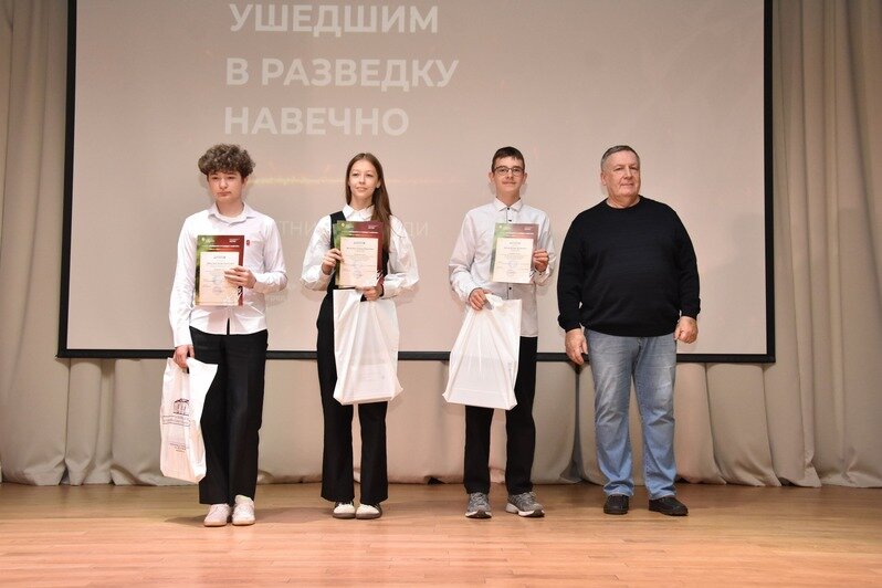 Призёры конкурса слева направо: Захар Афанасьев, Таисия Вензелите и Ваник Давтян