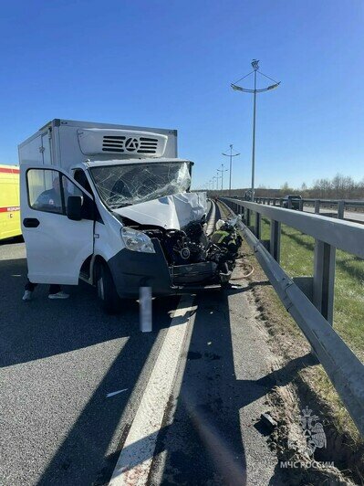 На Приморском кольце столкнулись два грузовика, одного из водителей зажало в кабине - Новости Калининграда | Фото: пресс-служба МЧС по Калининградской области