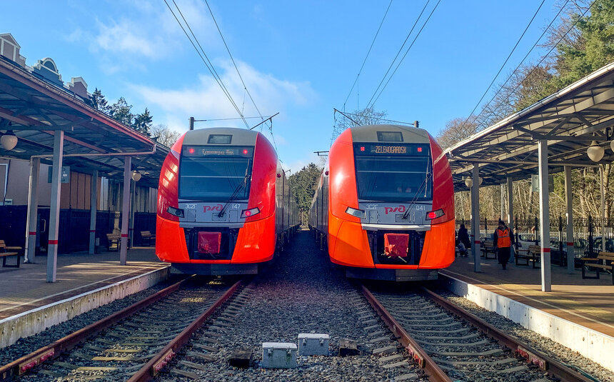 На летнее расписание приморские электрички традиционно переходят с 1 мая | Фото: Александр Мелехов