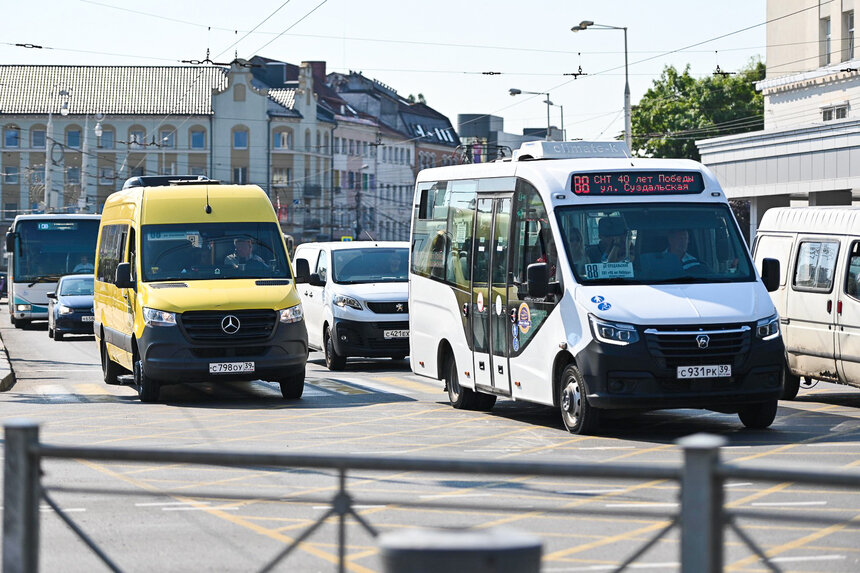 Также с 1 мая для улучшения транспортного обслуживания жителей микрорайона Чкаловск изменяется движение маршрута № 88 | Фото: Александр Мелехов