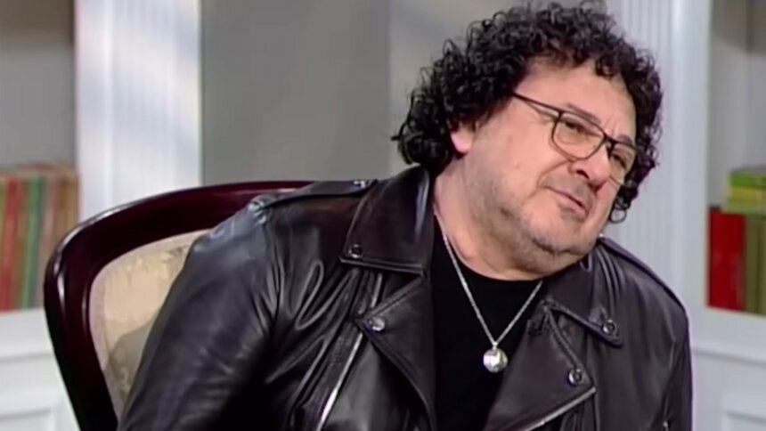 Певец Игорь Саруханов пристыдил Ваню Дмитриенко за незнание эстрадных хитов - Новости Калининграда | Скриншот видеозаписи с YouTube-канала «Центральное Телевидение»