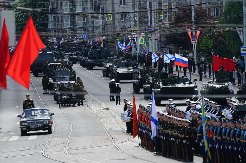 На 9 мая, в день проведения парад, центр города закроют для транспорта с 7 до 15 часов  | Фото: архив "СК"