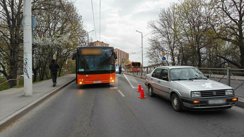 Горького перекрыли из-за двух аварий, машины пустили в объезд (фото) - Новости Калининграда | Фото: очевидец