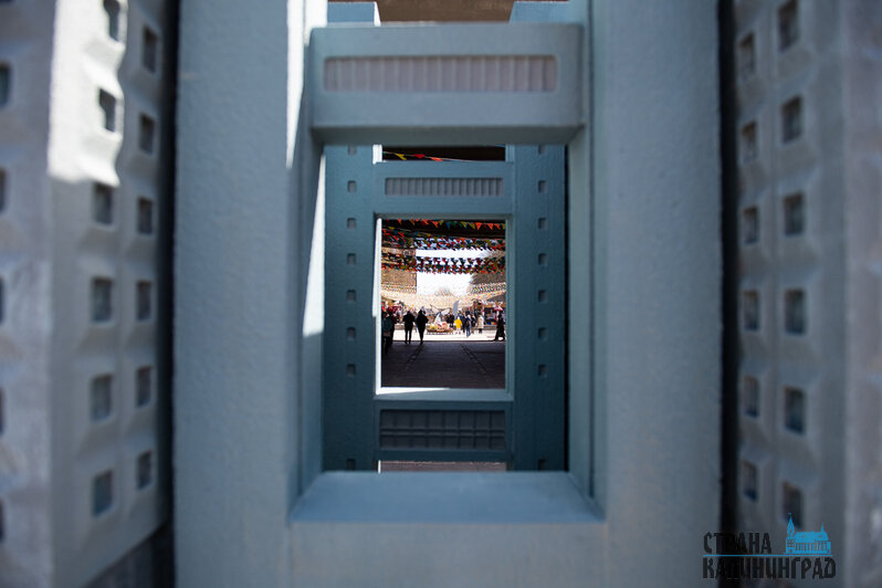 Яркие точки острова Канта — новая скульптура и Дом Советов | Фото: Александр Подгорчук 