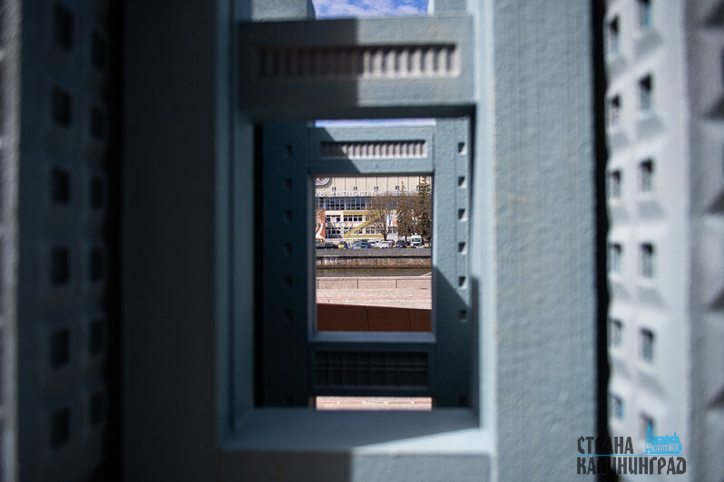 Яркие точки острова Канта — новая скульптура и Дом Советов | Фото: Александр Подгорчук 