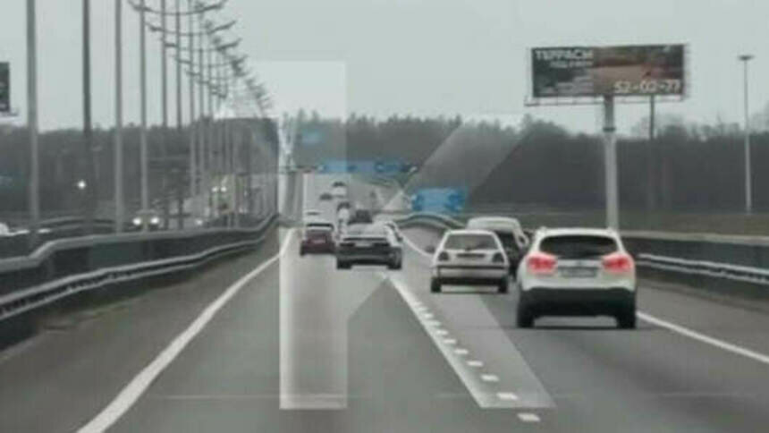 В Калининграде не нашли водителя BMW, протаранившего отбойники на Приморском кольце - Новости Калининграда | Фото: архив «Клопс»