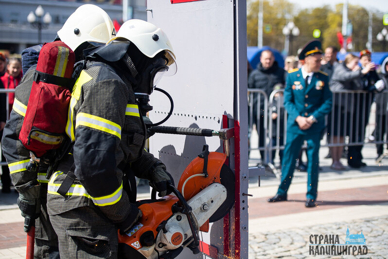 Квест в дыму: в Калининграде отмечают День пожарной охраны | Фото: Александр Подгорчук 