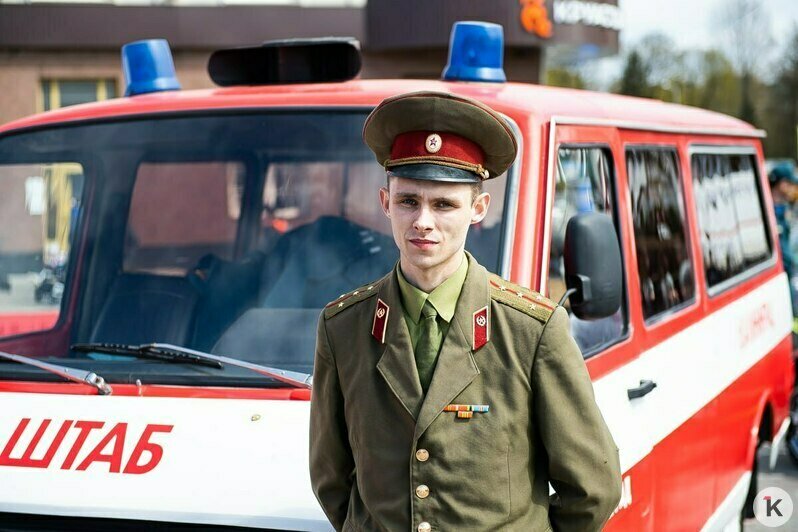 Служебные собаки и квест в дымокамере: на площади Победы в Калининграде отметили День пожарной охраны (фоторепортаж) - Новости Калининграда | Фото: Александр Подгорчук / «Клопс»