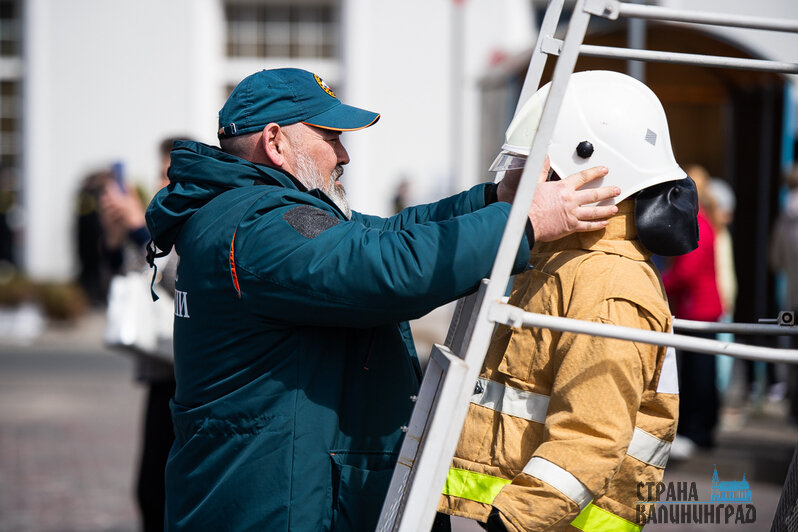 Квест в дыму: в Калининграде отмечают День пожарной охраны | Фото: Александр Подгорчук 