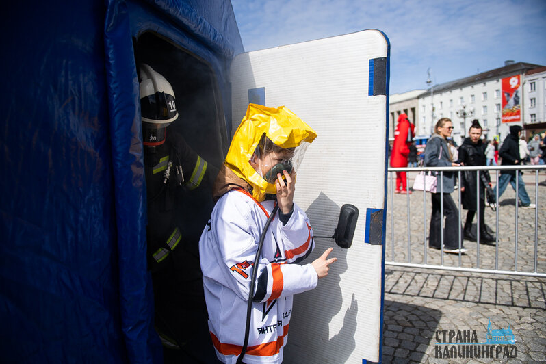 Квест в дыму: в Калининграде отмечают День пожарной охраны | Фото: Александр Подгорчук 