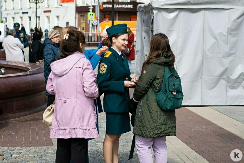 Служебные собаки и квест в дымокамере: на площади Победы в Калининграде отметили День пожарной охраны (фоторепортаж) - Новости Калининграда | Фото: Александр Подгорчук / «Клопс»