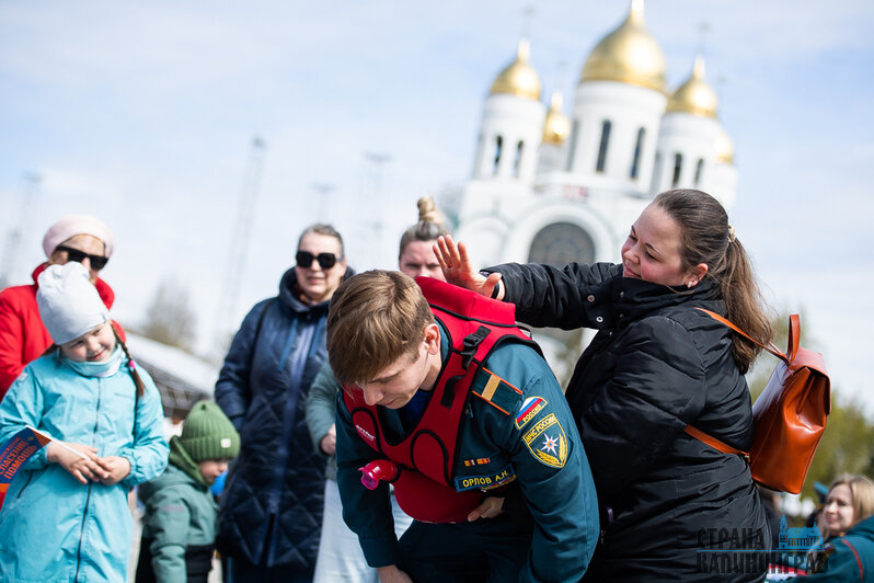 Квест в дыму: в Калининграде отмечают День пожарной охраны | Фото: Александр Подгорчук 