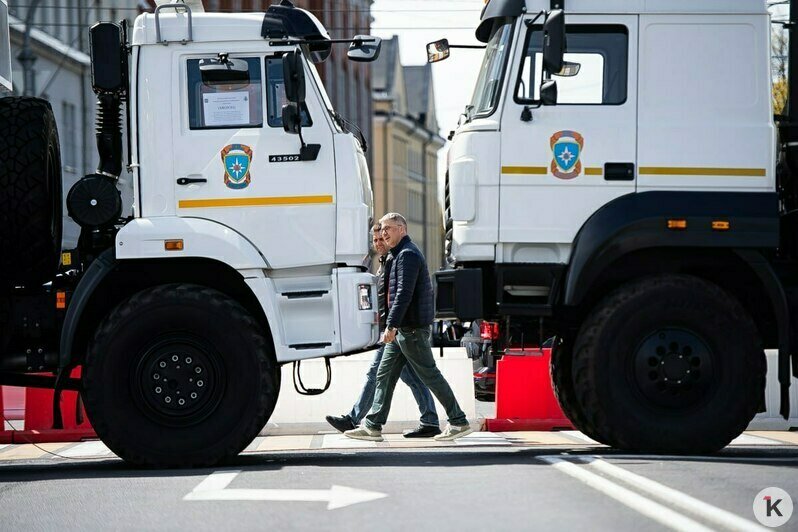 Служебные собаки и квест в дымокамере: на площади Победы в Калининграде отметили День пожарной охраны (фоторепортаж) - Новости Калининграда | Фото: Александр Подгорчук / «Клопс»