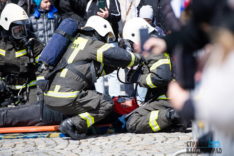 Квест в дыму: в Калининграде отмечают День пожарной охраны | Фото: Александр Подгорчук 