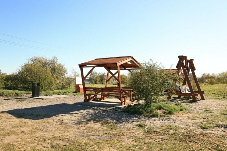 Вандалы разгромили зону отдыха на берегу Калининградского залива и унесли два мангала - Новости Калининграда | Фото: пресс-служба администрации Калининграда