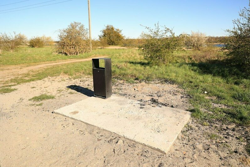 Вандалы разгромили зону отдыха на берегу Калининградского залива и унесли два мангала - Новости Калининграда | Фото: пресс-служба администрации Калининграда