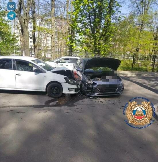 В Калининграде на Гаражной столкнулись две легковушки, есть пострадавший - Новости Калининграда | Фото: канал Госавтоинспекции Калининградской области / Телеграм