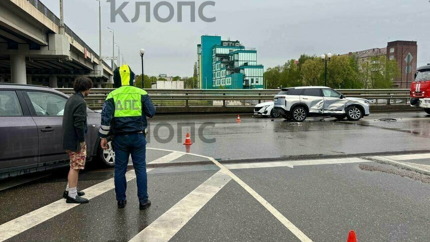 ДТП с пострадавшими у калининградской Третьяковки: что нужно помнить, проезжая перекрёсток под эстакадой  - Новости Калининграда | Фото: архив «Клопс»