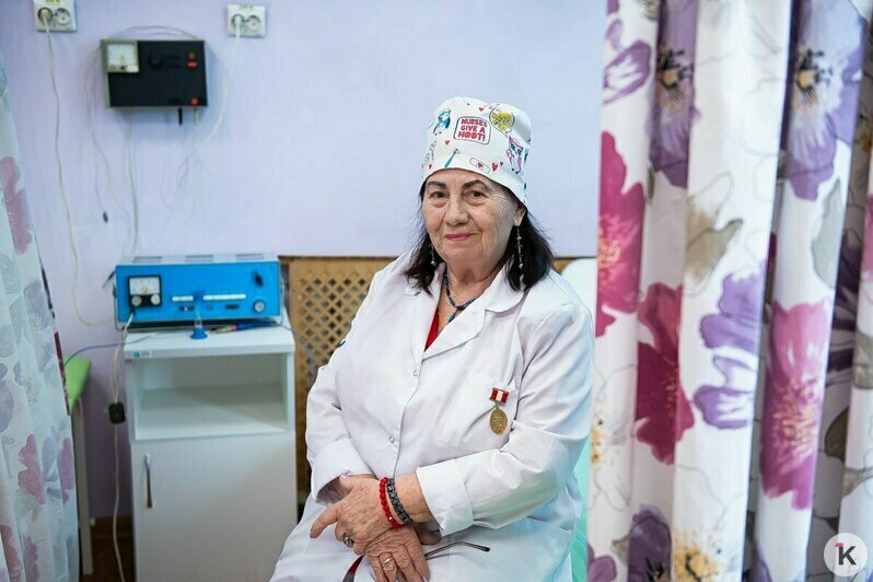 «Говорят, у меня лёгкая рука»: история калининградской медсестры, которая 60 лет проработала в одной поликлинике   - Новости Калининграда | Фото: Александр Подгорчук / «Клопс»