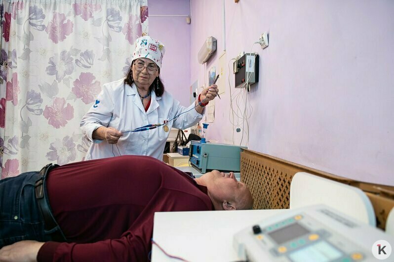 «Говорят, у меня лёгкая рука»: история калининградской медсестры, которая 60 лет проработала в одной поликлинике   - Новости Калининграда | Фото: Александр Подгорчук / «Клопс»