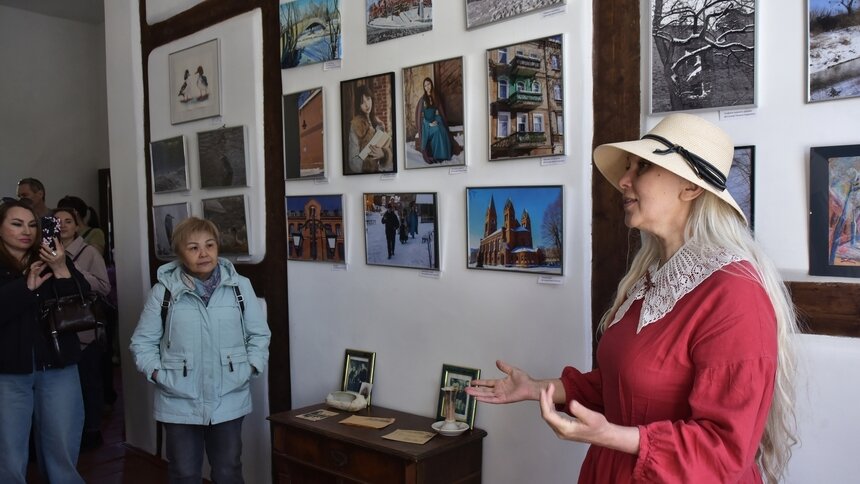 Фотографы и художники открыли в замке Инстербург выставку, посвящённую временам года в Черняховске - Новости Калининграда | Фото: Наталья Фомина