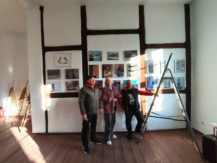 Фотографы и художники открыли в замке Инстербург выставку, посвящённую временам года в Черняховске - Новости Калининграда | Фото: сообщество «Замок Инстербург» // «ВКонтакте»