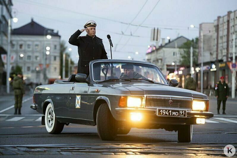 Сумерки, команды и дружный шаг в ногу: как Калининград готовится к Параду Победы (фоторепортаж) - Новости Калининграда | Фото: Александр Подгорчук / «Клопс»