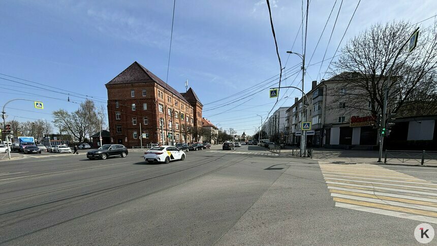 Светофор в пакете и горячий асфальт в луже: калининградцы заметили на дорогах очередные «чудеса» - Новости Калининграда | Фото: Александр Подгорчук / «Клопс»