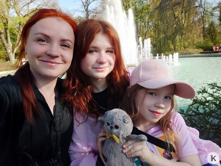 «Он весь шитый-перешитый»: туристы из Красноярска ищут плюшевого кота, потерянного в электричке до Зеленоградска (фото)   - Новости Калининграда | Фото: Алёна Медведева