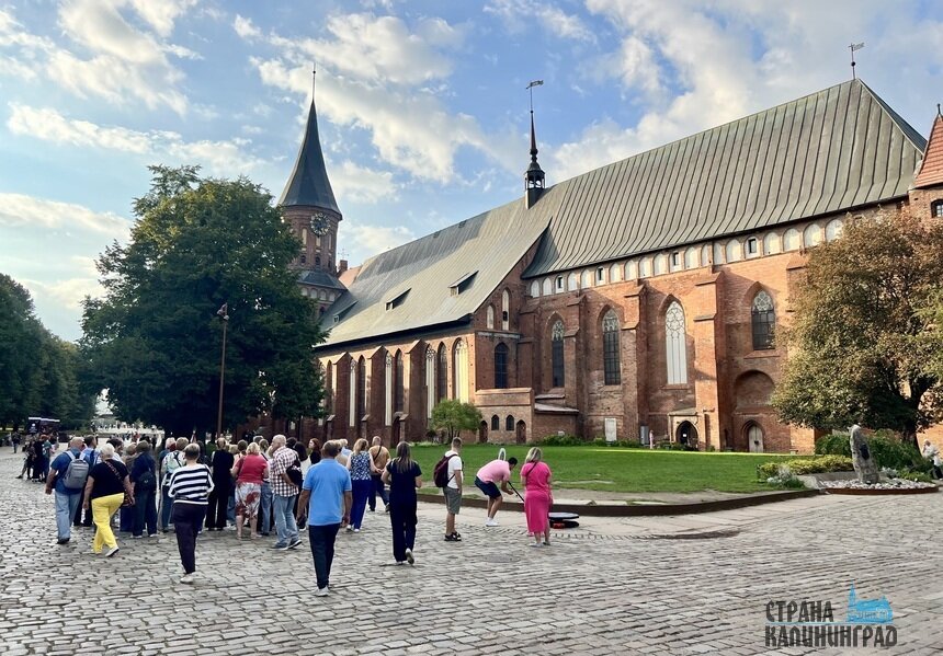 Каждый день в городе можно увидеть туристов | Фото: Оксана Сазонова