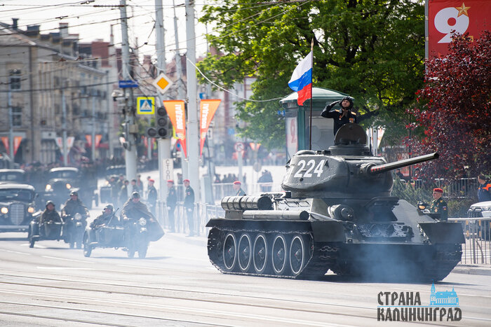 Парад Победы в Калининграде: техника военных лет и тысяча участников (фото)
