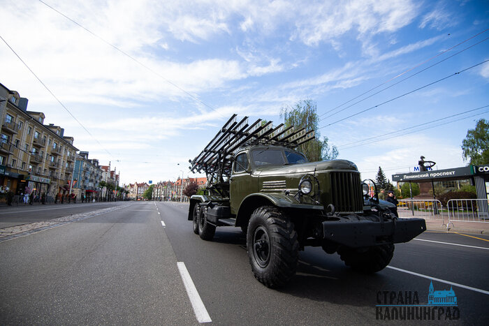 Парад Победы в Калининграде: техника военных лет и тысяча участников (фото)