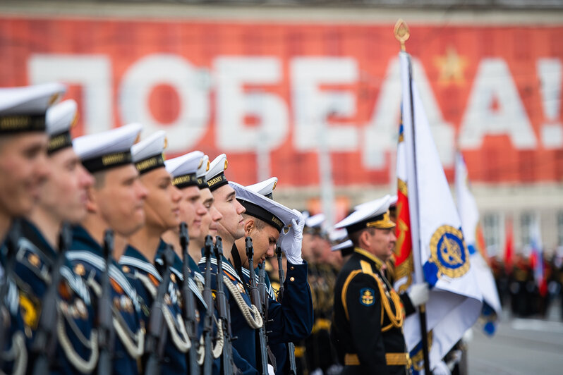 Парад Победы в Калининграде: техника военных лет и тысяча участников (фото)