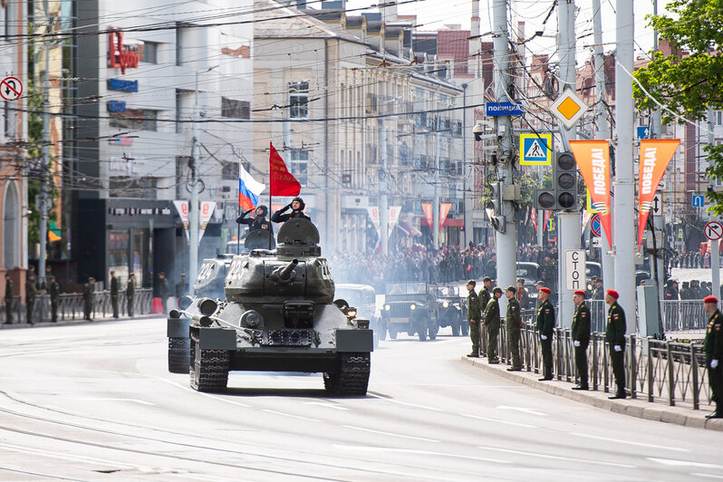 Танки Т-34, «Катюша» и тысяча военных: как в Калининграде прошёл парад в честь 9 Мая (фоторепортаж) - Новости Калининграда | Фото: Александр Подгорчук / «Клопс»