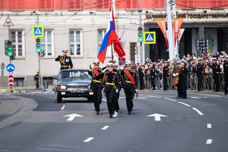 Танки Т-34, «Катюша» и тысяча военных: как в Калининграде прошёл парад в честь 9 Мая (фоторепортаж) - Новости Калининграда | Фото: Александр Подгорчук / «Клопс»
