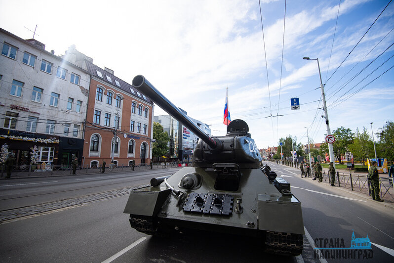 Парад Победы в Калининграде: техника военных лет и тысяча участников (фото)