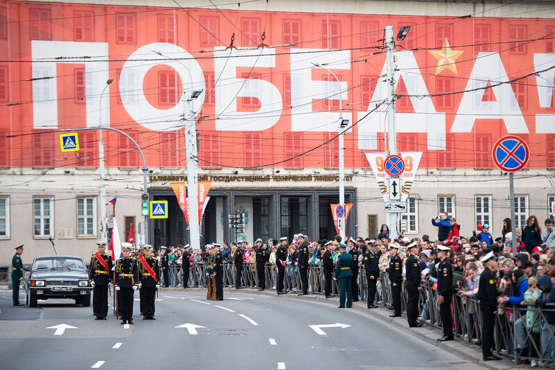 Танки Т-34, «Катюша» и тысяча военных: как в Калининграде прошёл парад в честь 9 Мая (фоторепортаж) - Новости Калининграда | Фото: Александр Подгорчук / «Клопс»