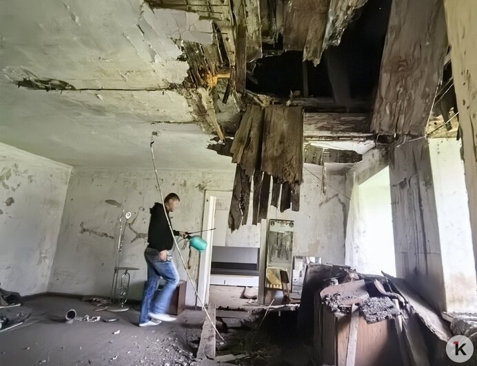 «Ночью раздался грохот»: в почти 200-летнем доме в Донском обрушился прогнивший потолок (фото) - Новости Калининграда | Фото: Мария Ф.