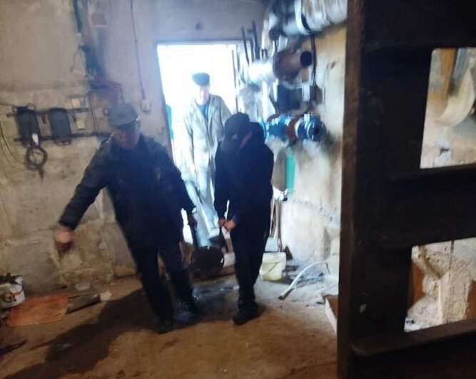 В Советске, где жители дома три месяца ждут горячую воду, начали ремонт теплоузла (фото) - Новости Калининграда | Фото: представитель УК / домовой чат в «Макс»