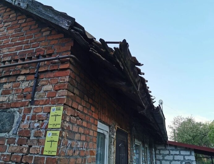 «Ночью раздался грохот»: в почти 200-летнем доме в Донском обрушился прогнивший потолок (фото) - Новости Калининграда | Фото: Мария Ф.