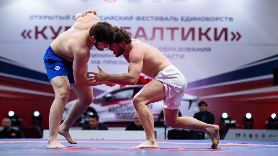 «Я думал про эту машину весь месяц!»: победитель «Кубка Балтики» на призы «АВТОТОР» уехал из Калининграда на электромобиле «Амберавто» - Новости Калининграда
