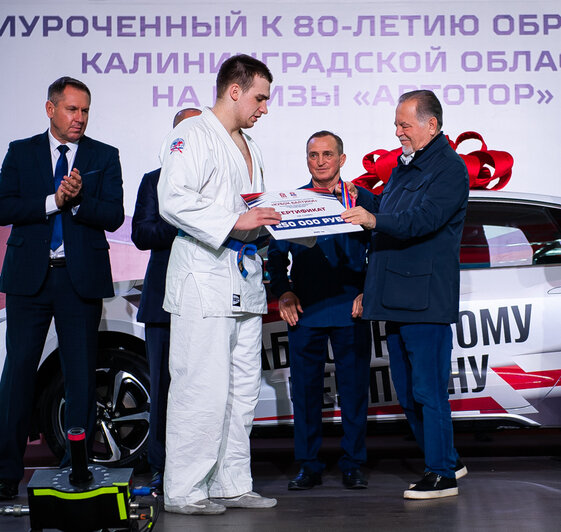 «Я думал про эту машину весь месяц!»: победитель «Кубка Балтики» на призы «АВТОТОР» уехал из Калининграда на электромобиле «Амберавто» - Новости Калининграда