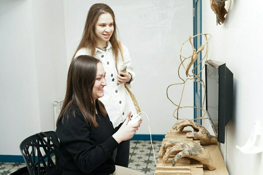 25 апреля 2026 года в арт-пространстве «Резаниум» состоялось открытие выставки проекта АртГеймДжем «Время собирать время» - Новости Калининграда