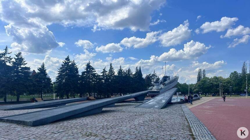В Калининграде памятный знак морякам-балтийцам разрушается после ремонта, вопрос решается в суде - Новости Калининграда | Фото: «Клопс»
