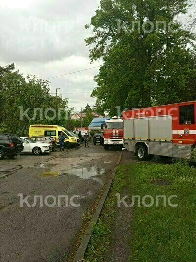 В Калининграде загорелась станция техобслуживания, на месте работают пожарные (фото) - Новости Калининграда | Фото: очевидцы