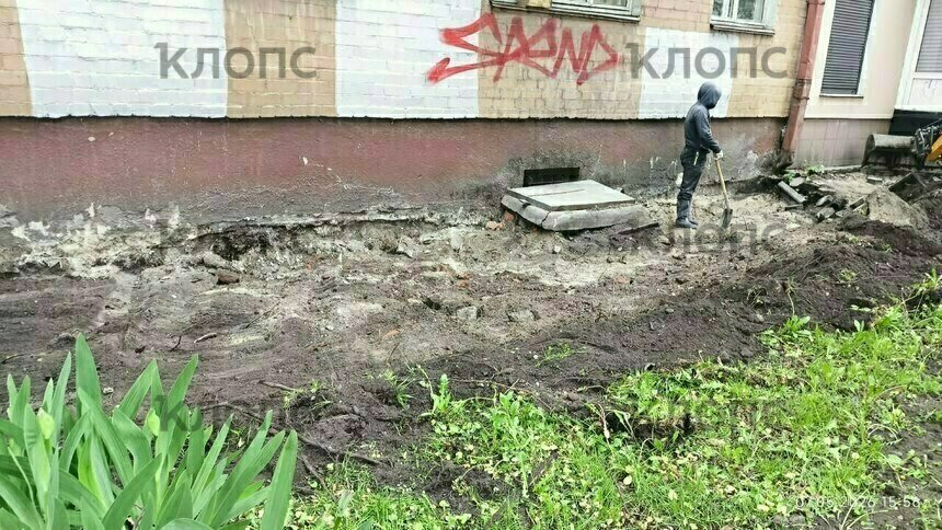 Отмостку дома на Галицкого демонтировали по проекту: в мэрии ответили на жалобы калининградцев   - Новости Калининграда | Фото: очевидец