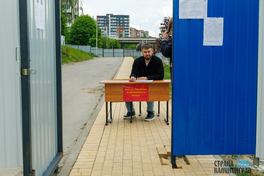 Власти призывают жильцов не рисковать и покинуть квартиры. | Фото: Александр Мелехов