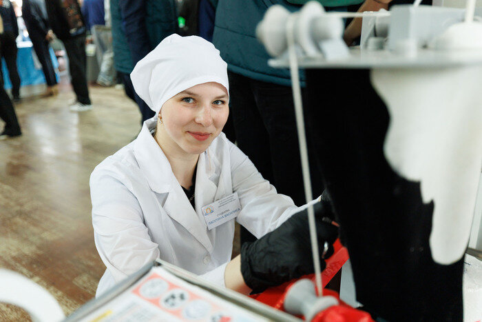 Студентка 3-го курса колледжа Василиса Лагутина стала победителем регионального конкурса «Профессионалы» | Фото: Александр Мелехов