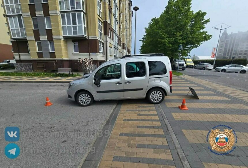В Зеленоградске две школьницы на электросамокате врезались в машину, притормозившую перед поворотом - Новости Калининграда | Фото: канал Госавтоинспекции Калининградской области / Макс