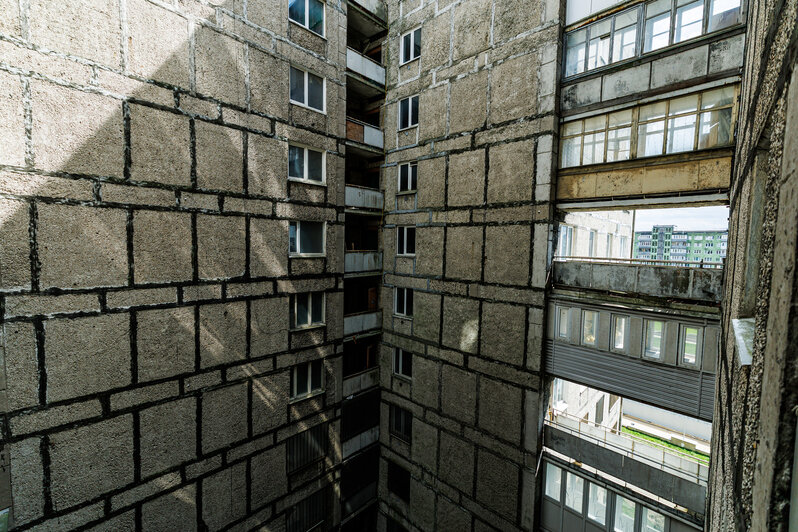 Дома соединены балконами. | Фото: Александр Мелехов